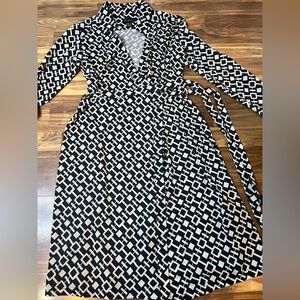 Elegant Black and White Long Sleeve Dress